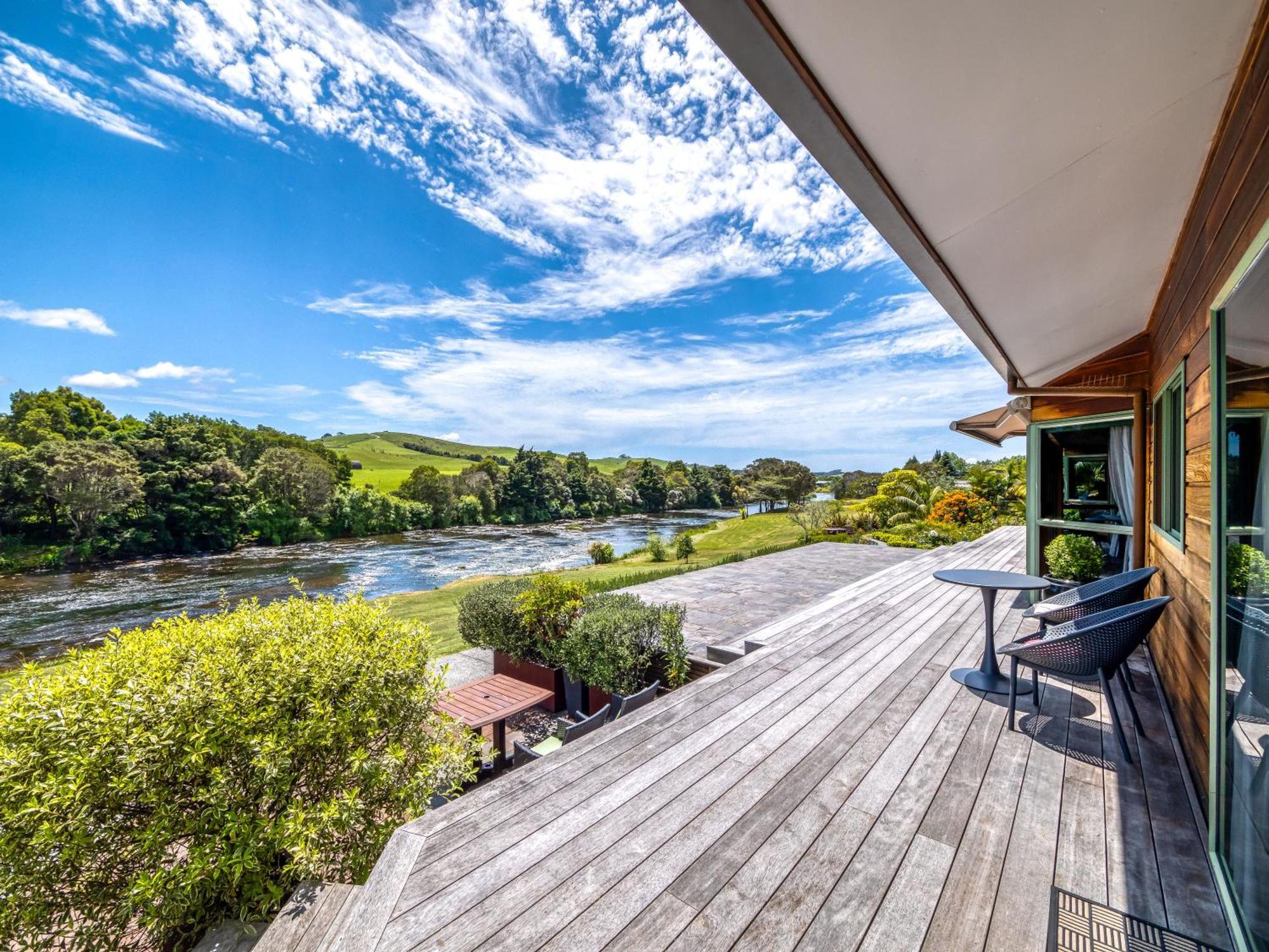 Te Awa Lodge Пейхия Экстерьер фото